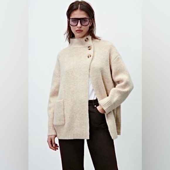 Zara Sweaters - ZARA Buttoned Knit Cardigan